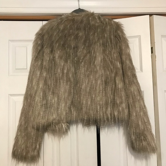 NWT Urbancode faux feather crop jacket - Picture 4 of 6